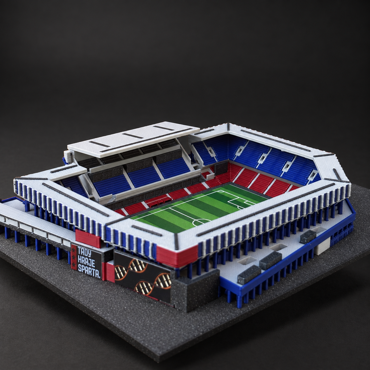 Barevný model stadionu Letná – studiový detail fasády