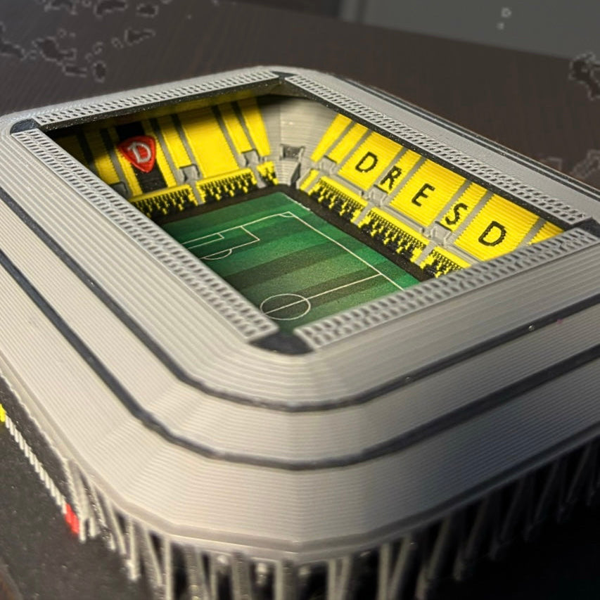 Barevný 3D model Rudolf-Harbig-Stadionu Dynamo Dresden – StadiArt 3D – pohled 2