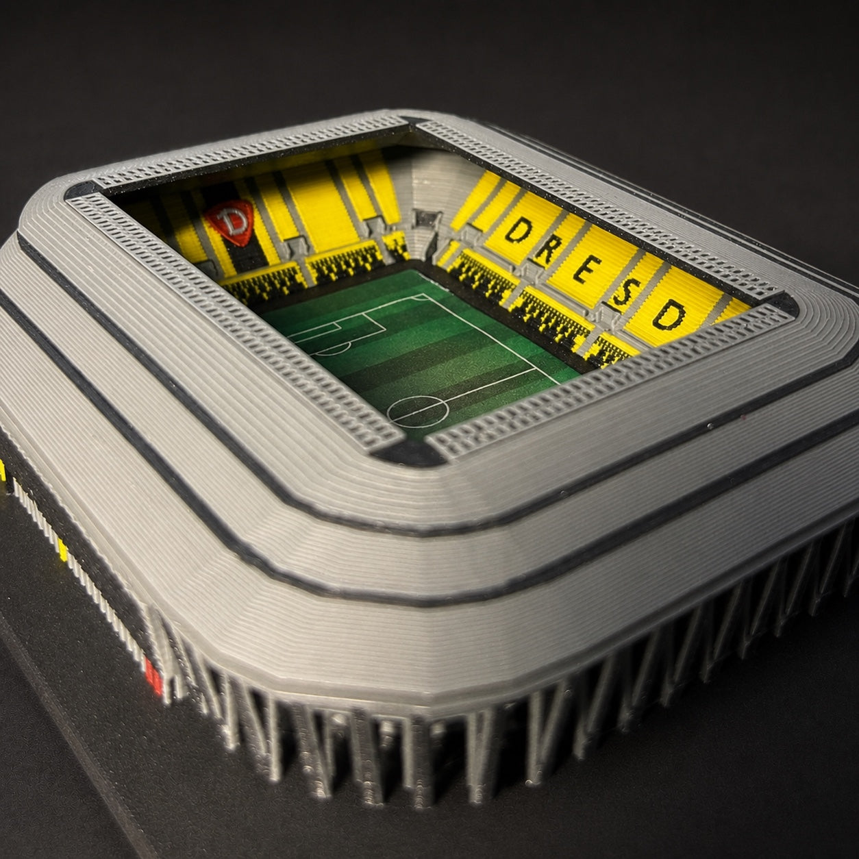 Barevný 3D model Rudolf-Harbig-Stadionu Dynamo Dresden – StadiArt 3D – pohled 2