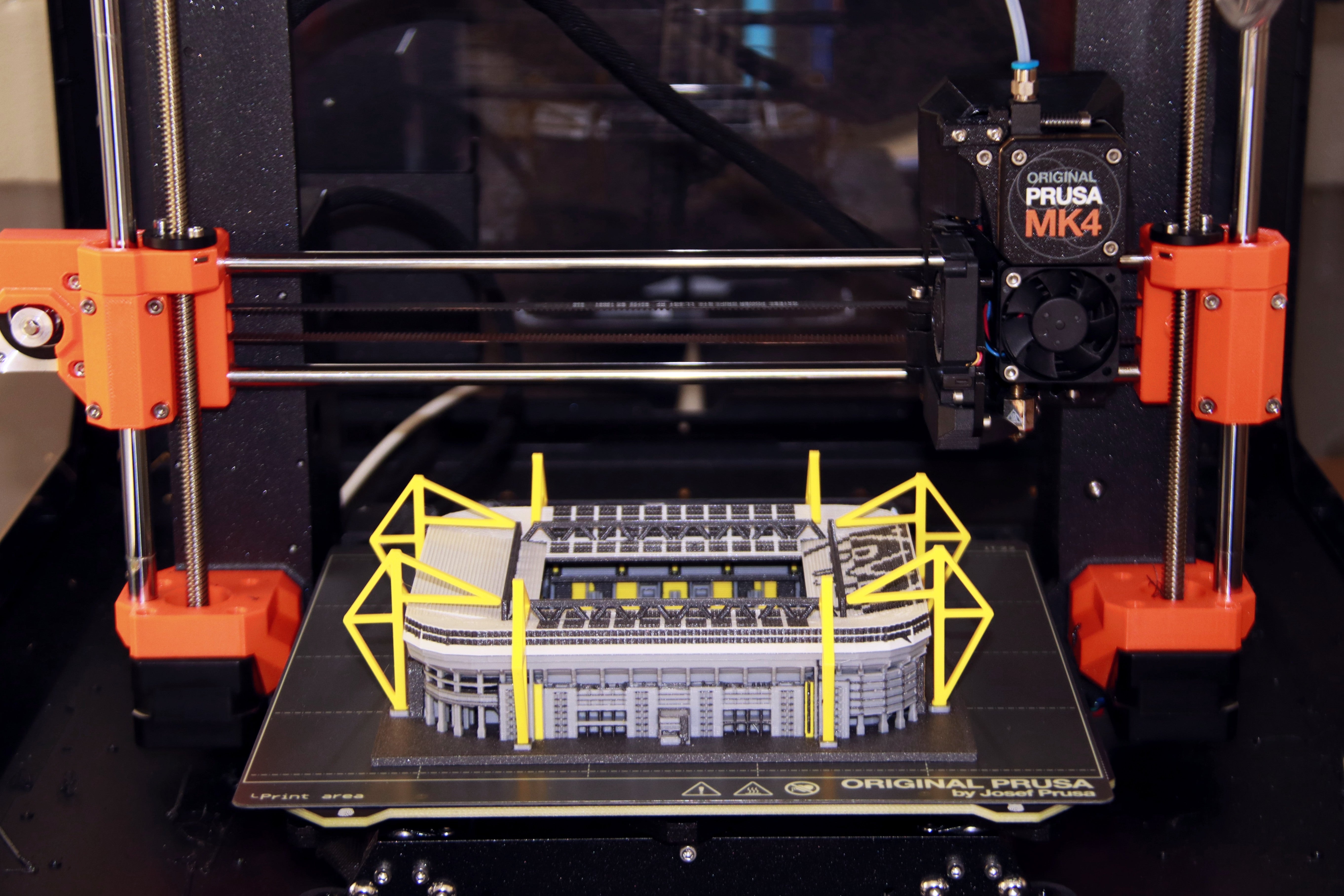 Original photograph of a StadiArt stadium model on a 3D-printer bed